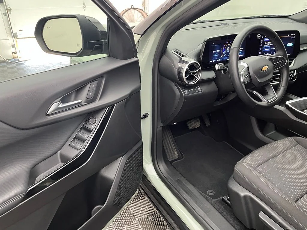 Used 2025 Green Chevrolet LT image 16