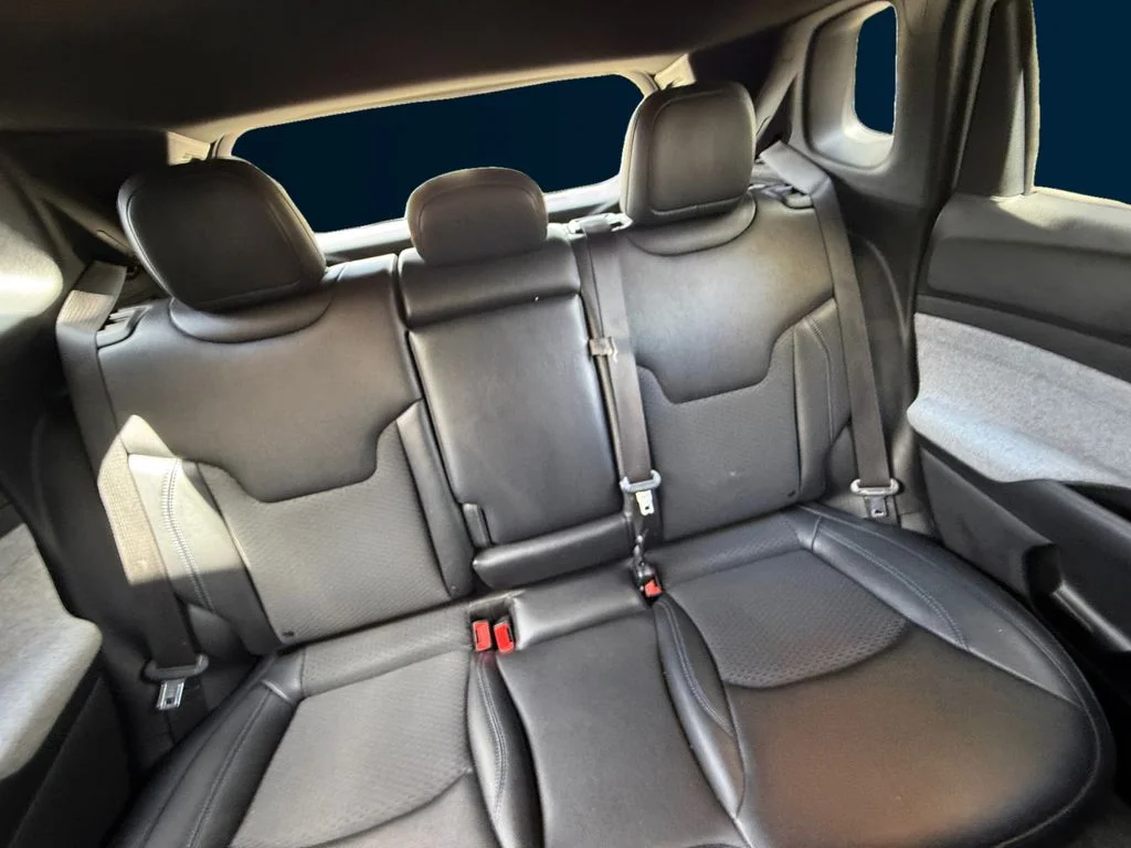 Used 2024 White Jeep Latitude image 18