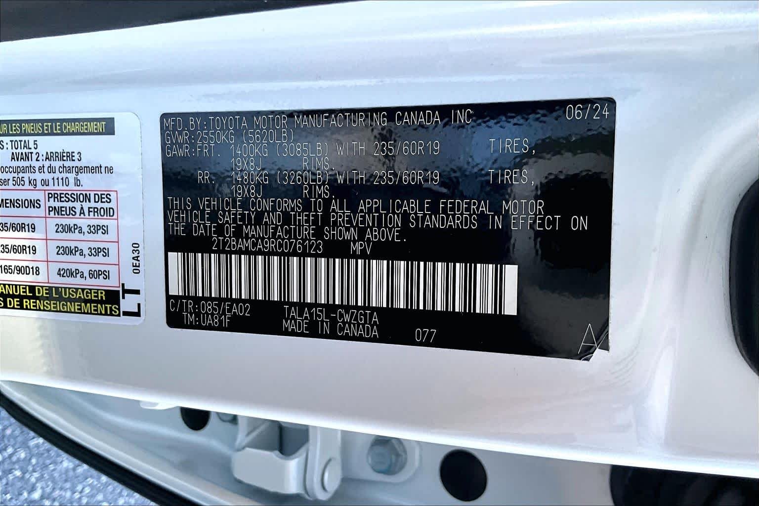 Used 2024 Eminent White Pearl Lexus Premium image 33