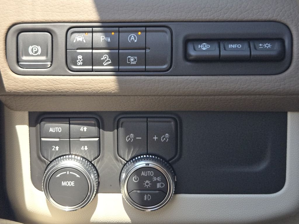 Used 2024 White GMC Denali image 23