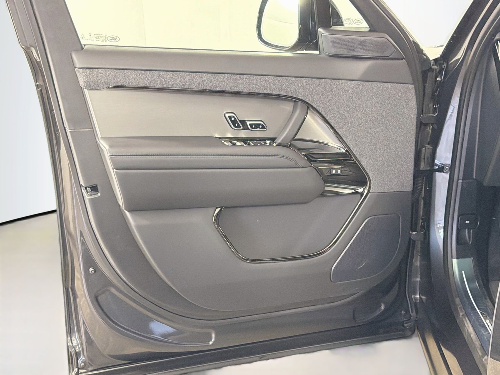 New 2026 Carpathian Grey Land Rover Dynamic SE image 21