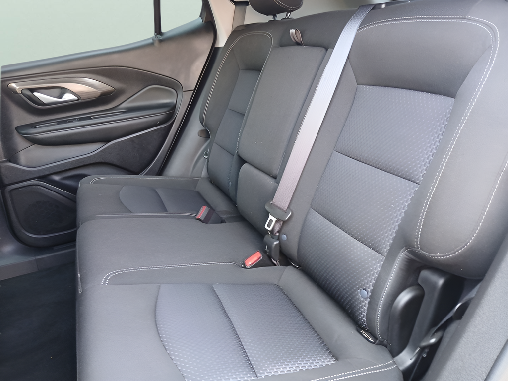 Used 2024 Silver GMC SLE image 27