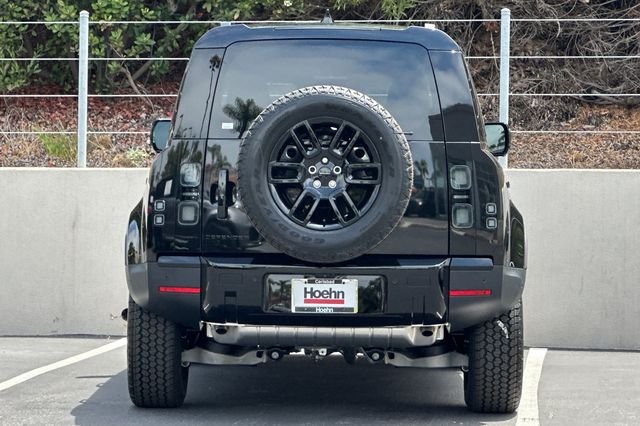 New 2026 Santorini Black Land Rover S image 4