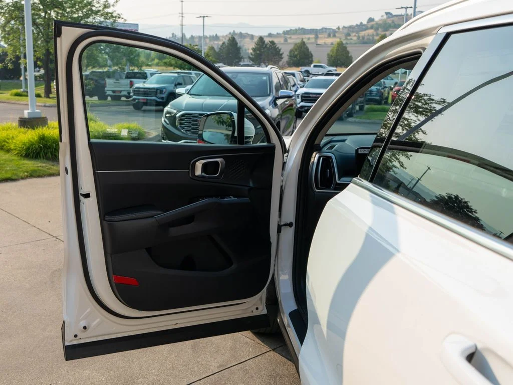 New 2026 Glacial White Pearl Kia S image 16