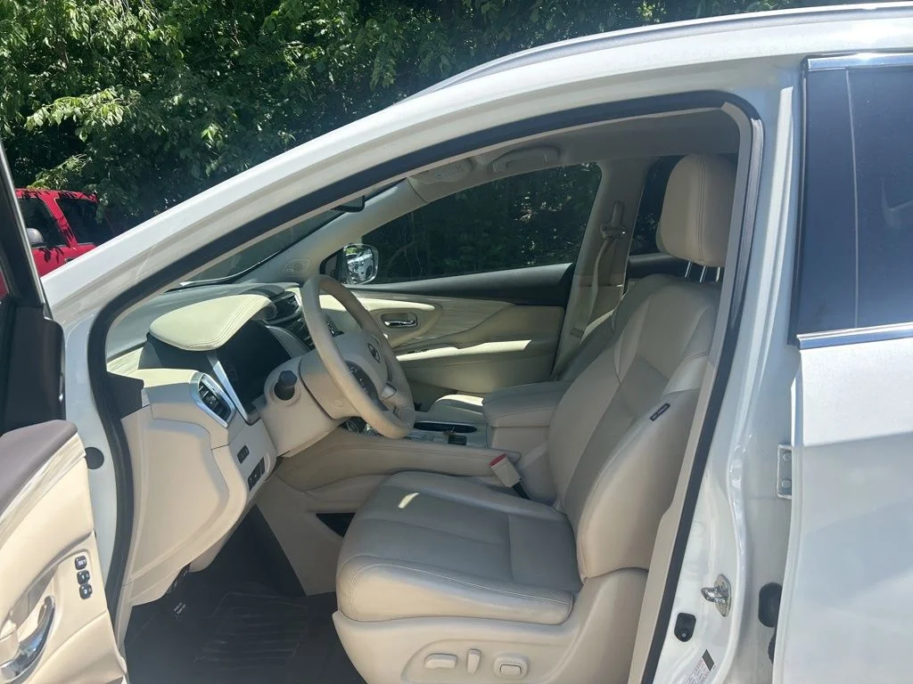 Used 2018 White Nissan SL image 10
