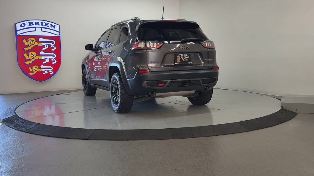 Used 2019 Crystal Metallic Jeep Trailhawk image 6