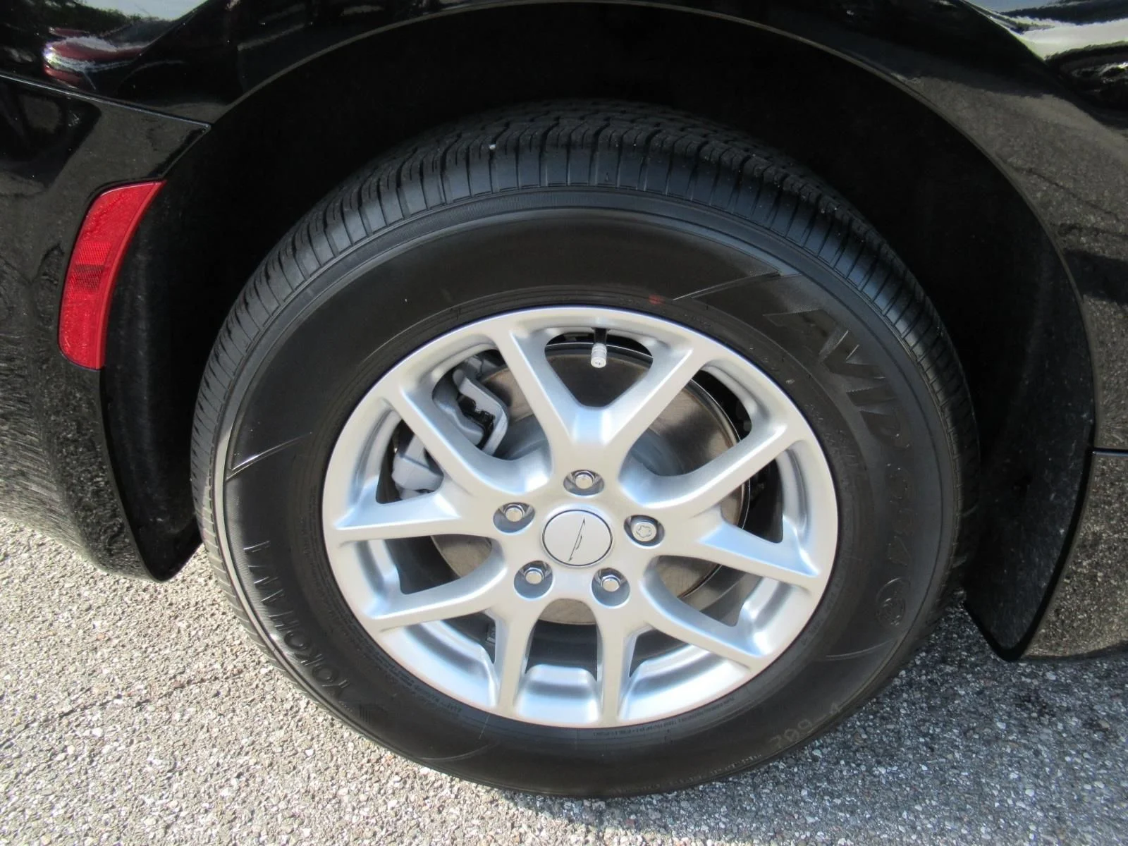 New 2027 Diamond Black Crystal Pearl-Coat Exterior Paint Chrysler Select image 7