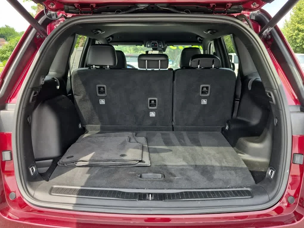 Used 2023 Velvet Red Pearlcoat Jeep Altitude image 20