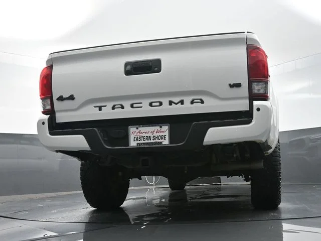 Used 2022 White Toyota SR5 image 43