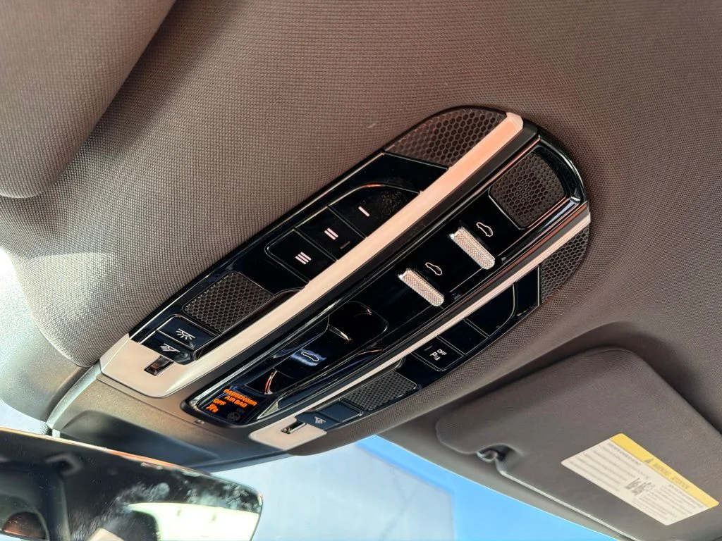 Used 2018 Black Porsche Base image 40