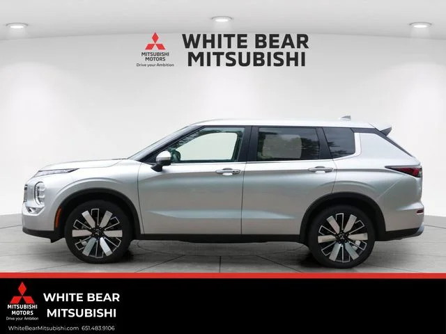 Used 2025 Gray Mitsubishi SE image 3