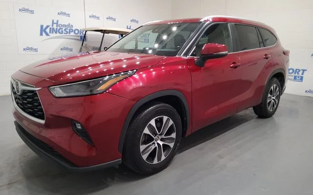 Used 2023 Red Toyota XLE image 5