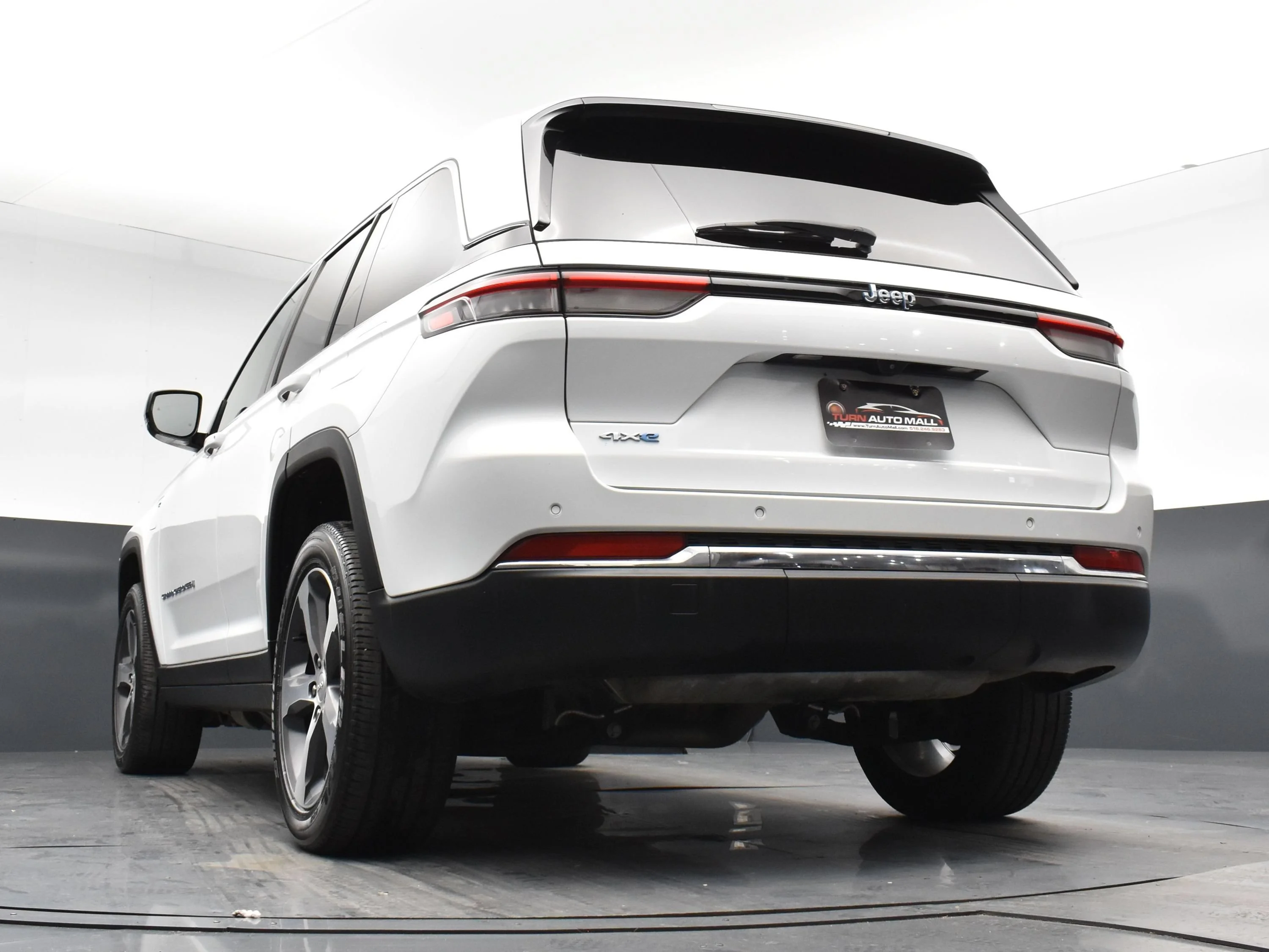 Used 2023 Bright White Clearcoat Jeep  image 20