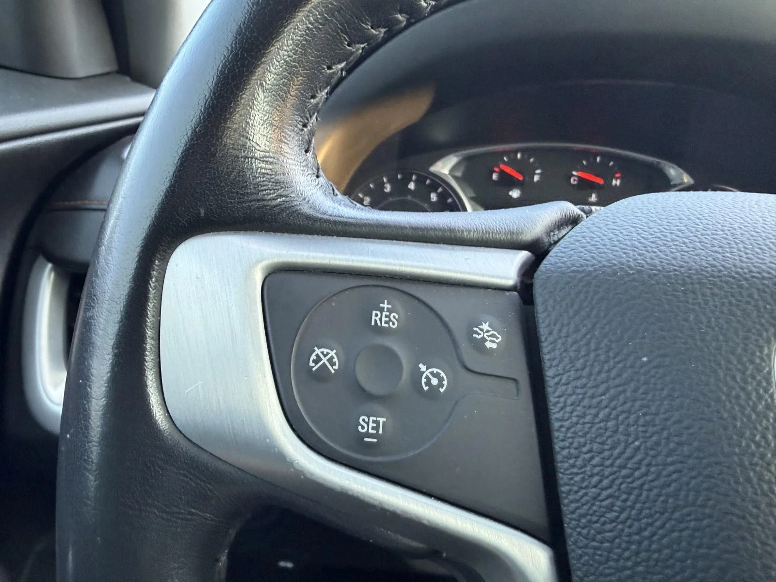 Used 2020 BLUE EMERALD METALLIC GMC SLE image 17