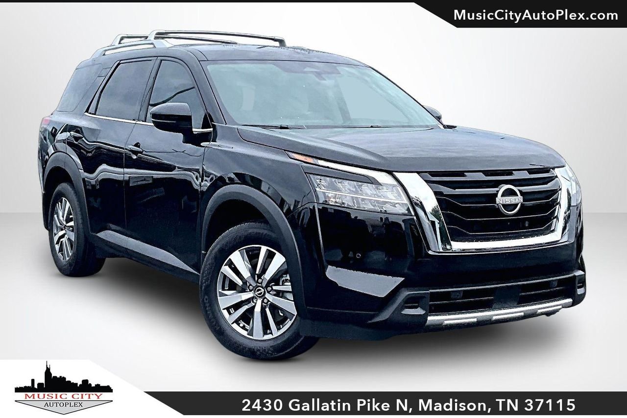 2024 Nissan Pathfinder SL 2WD's photo