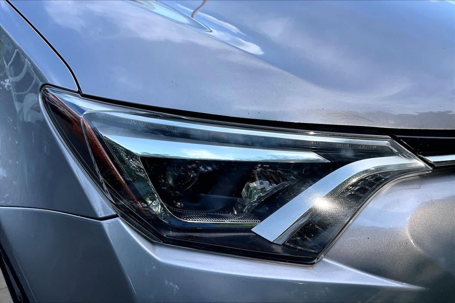 Used 2018 Silver Sky Metallic Toyota Limited image 26