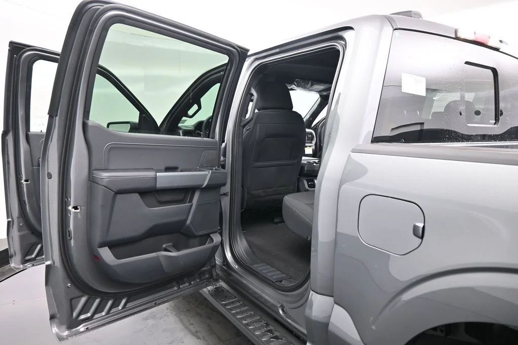 New 2026 Carbonized Gray Metallic Ford XLT image 18