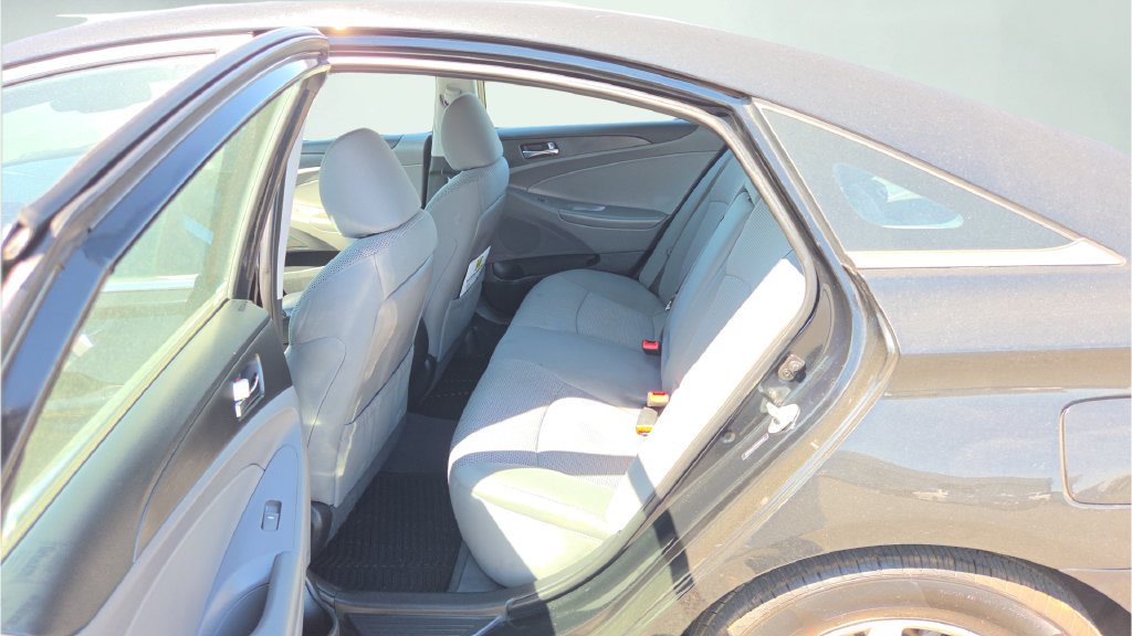 Used 2014 Black Hyundai GLS image 42