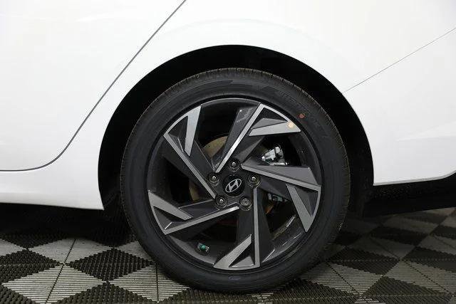 2025 Hyundai Elantra Limited - Photo 61