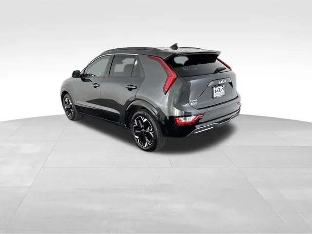 Used 2023 Gray Kia Wind image 9