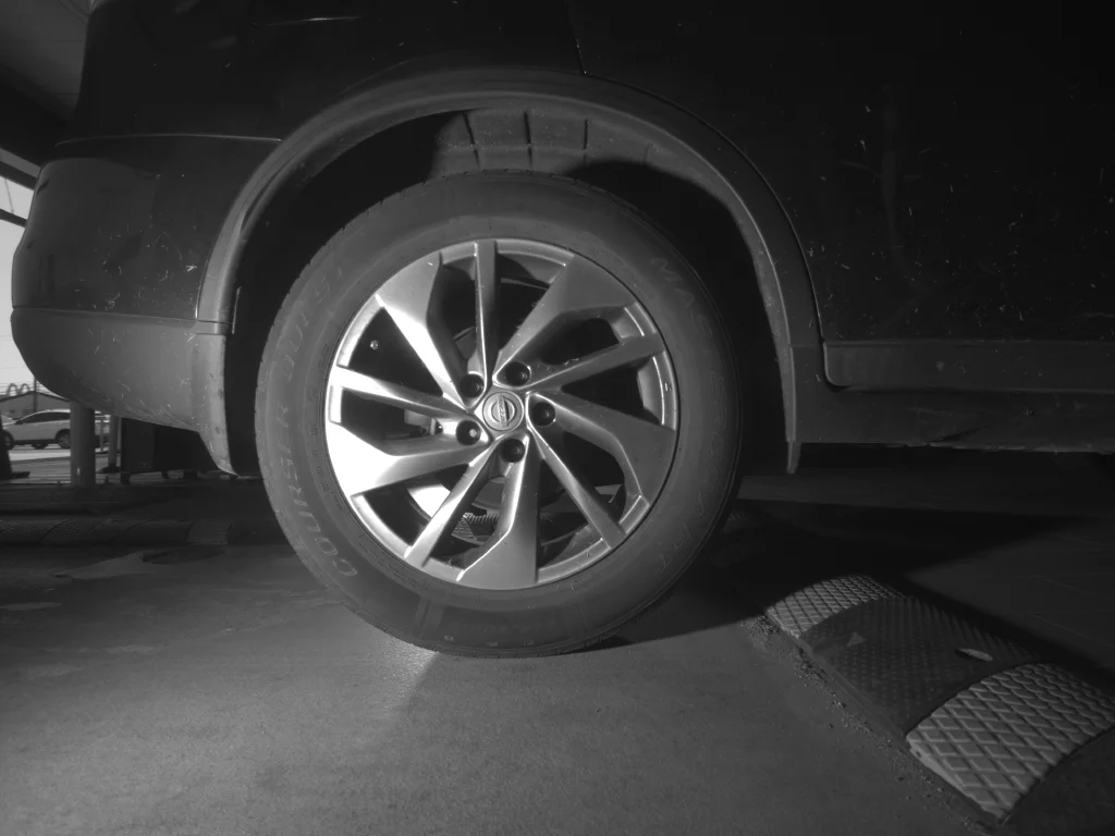 Used 2015 Black Nissan SL image 12