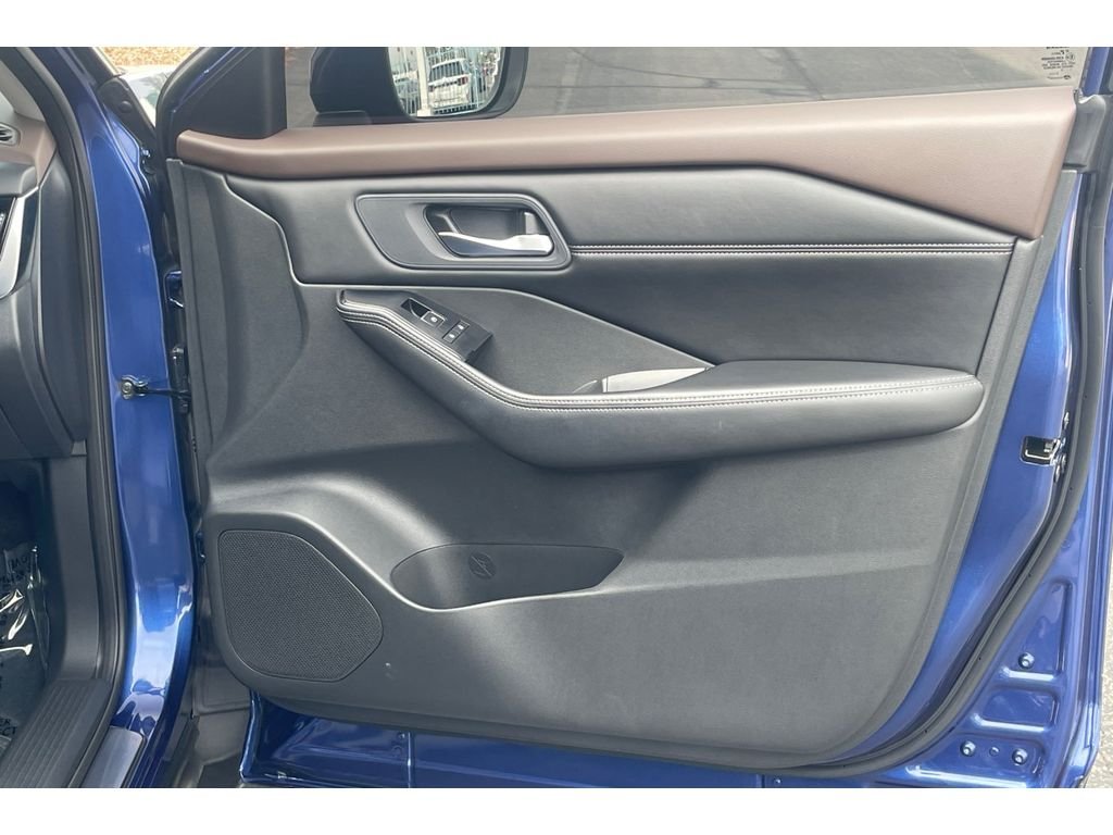 Used 2023 Caspian Blue Metallic Nissan SL image 21