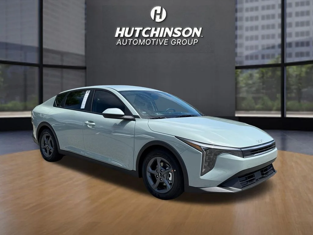 2026 Kia K4 LXS AT's photo
