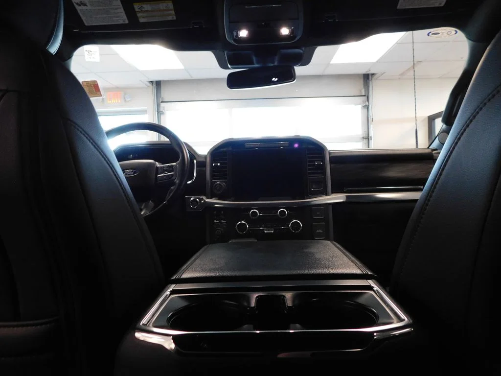 Certified Used 2025 Oxford White Ford Lariat image 32