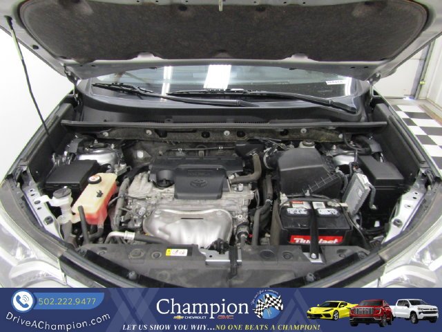 Used 2018 Silver Toyota XLE image 42