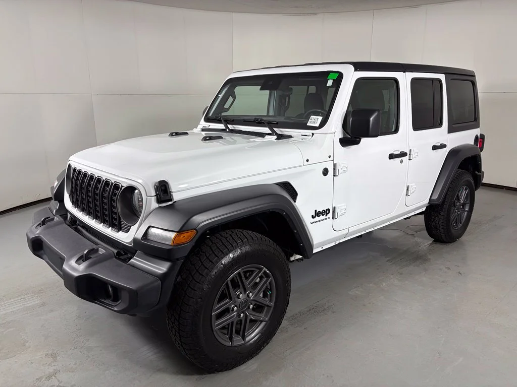 Used 2025 White Jeep Sport S image 4