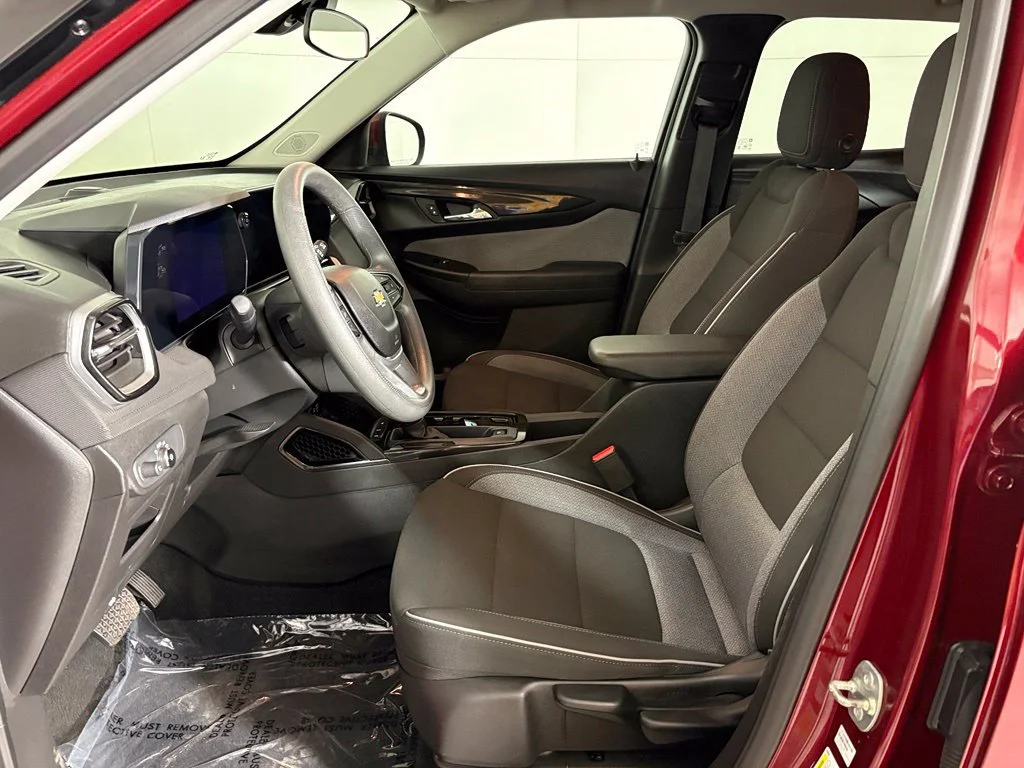 Used 2025 Crimson Metallic Chevrolet LT image 17