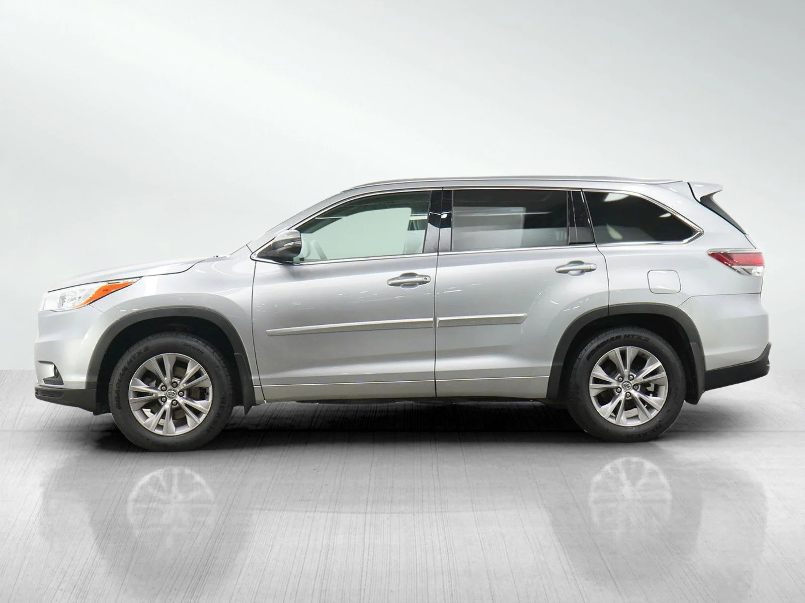 Used 2014 Toyota Highlander XLE with VIN 5TDJKRFH4ES014892 for sale in White Bear Lake, Minnesota