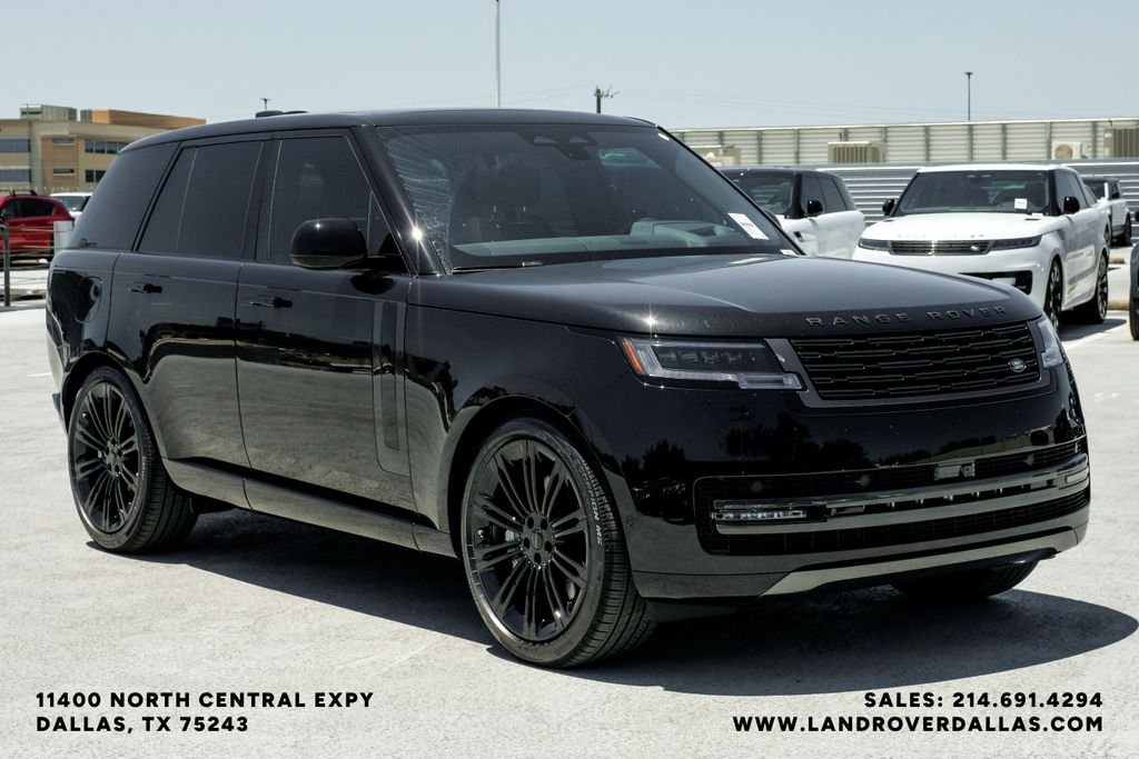 New 2026 Santorini Black Metallic Land Rover SE image 6