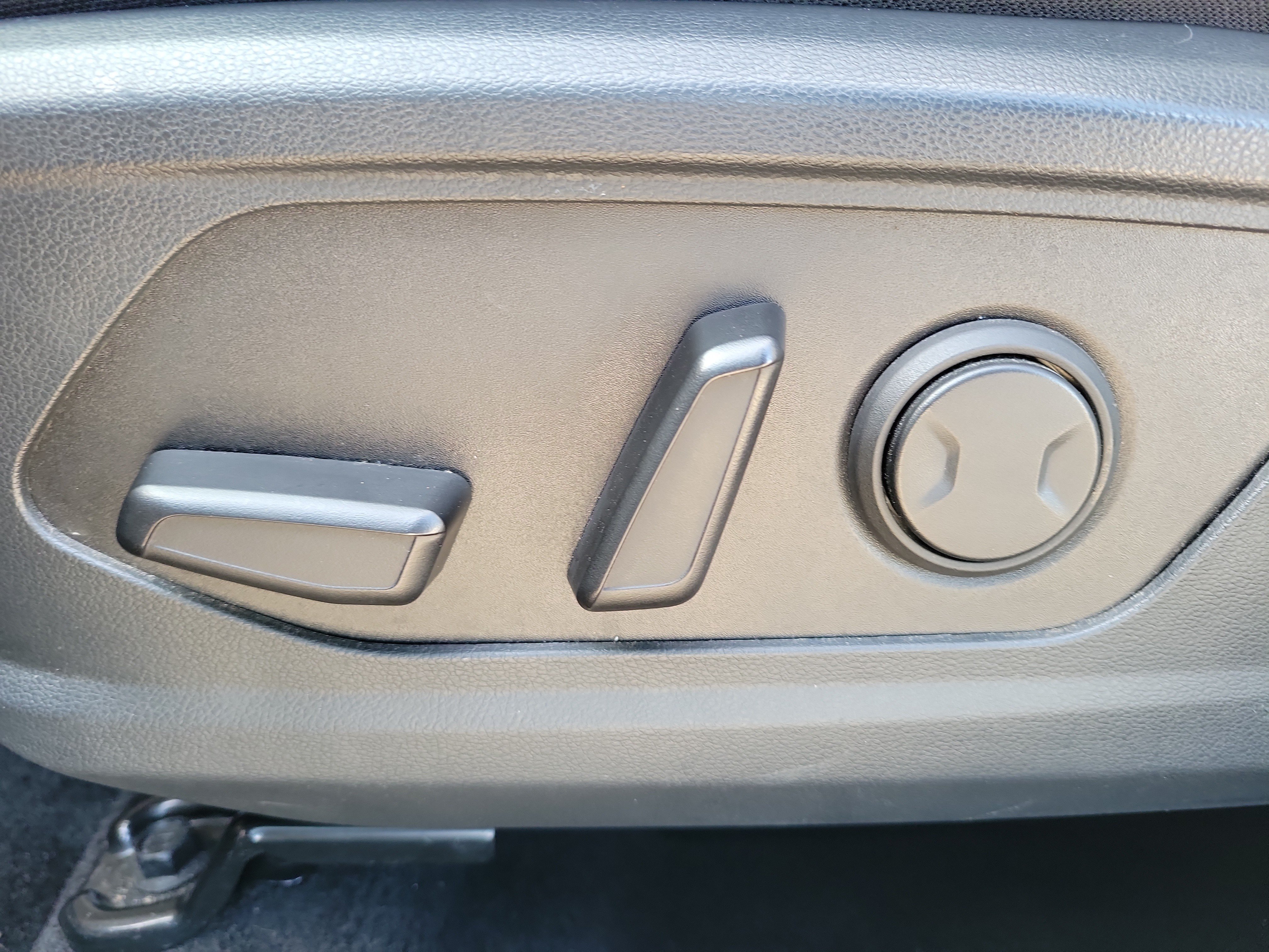 Used 2022 Amazon Gray Hyundai SEL image 14