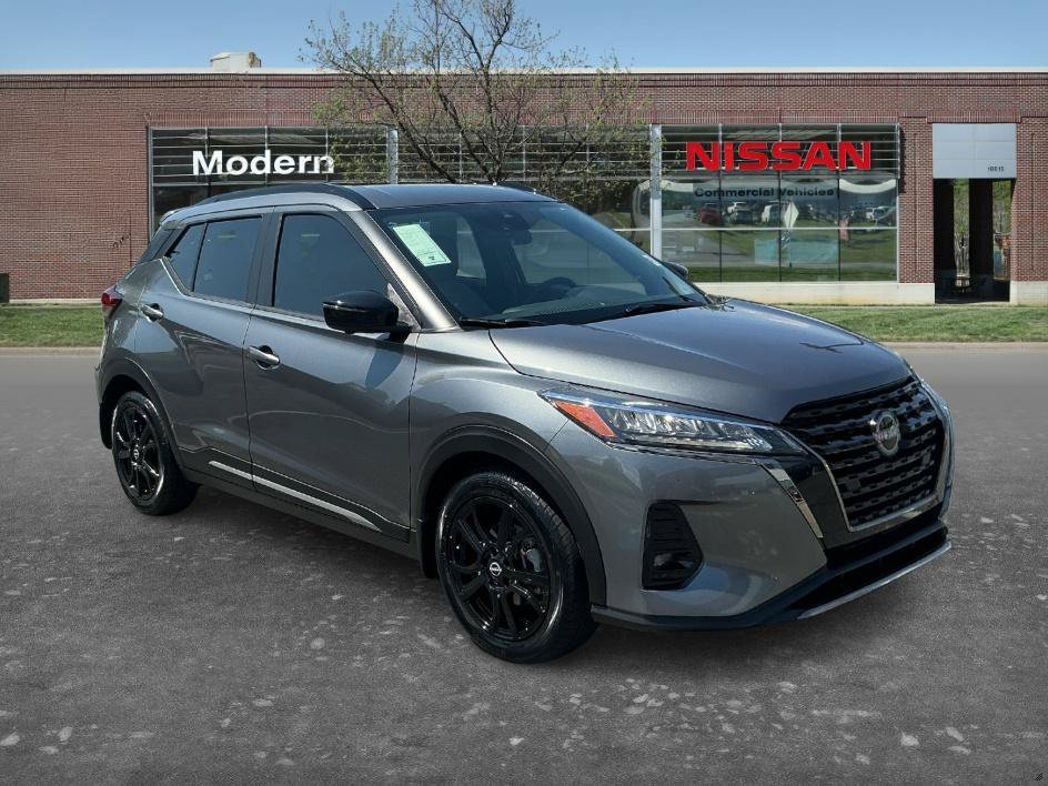 Used 2022 Gun Metallic Nissan SR image 5