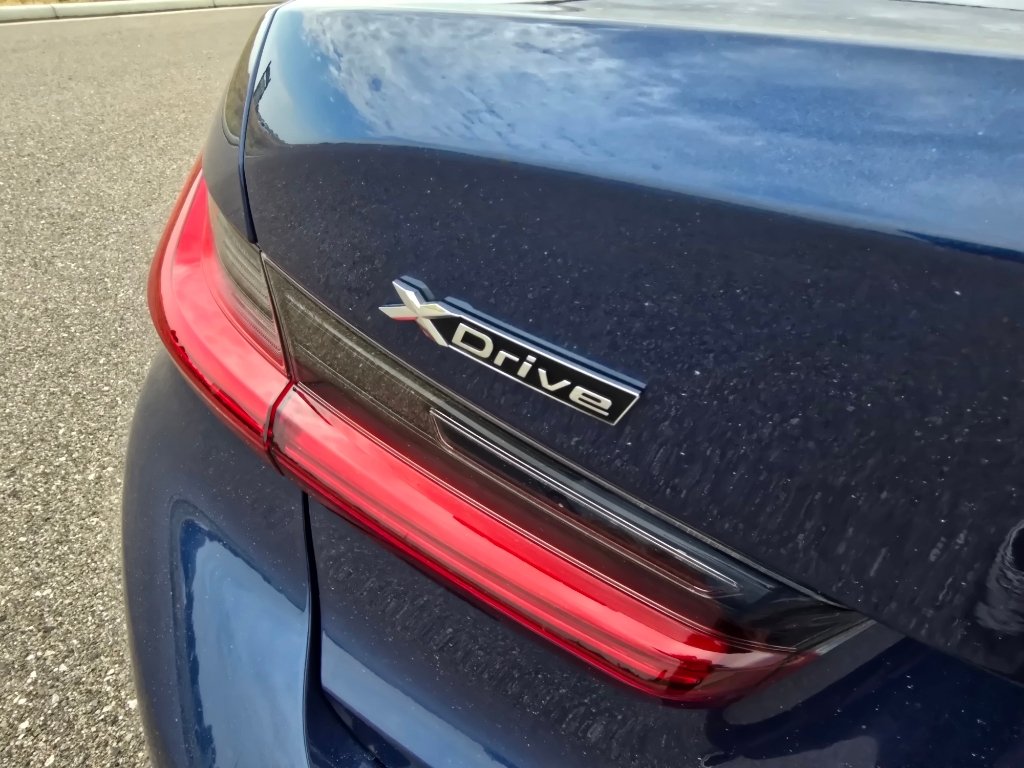 Used 2021 Phytonic Blue Metallic BMW 330e xDrive image 10