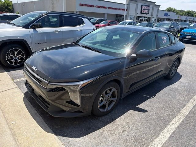 Used 2025 Black Kia LXS image 2
