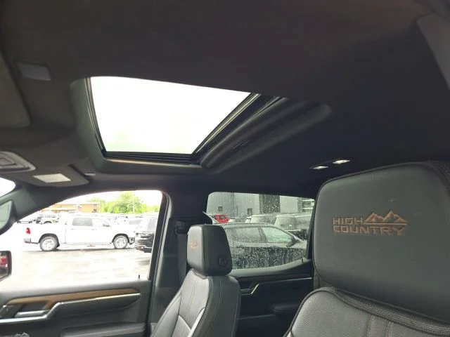 Used 2023 Red Chevrolet High Country image 15