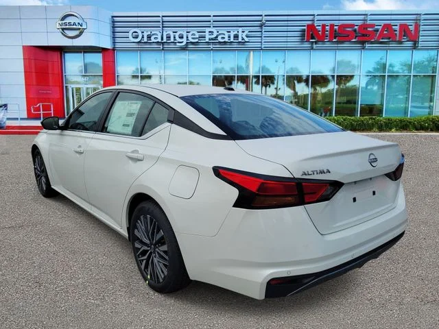 New 2026 White Nissan 2.5 SV image 3