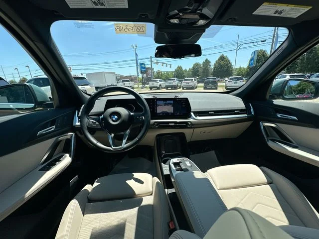 Used 2023 Green BMW xDrive28i image 23