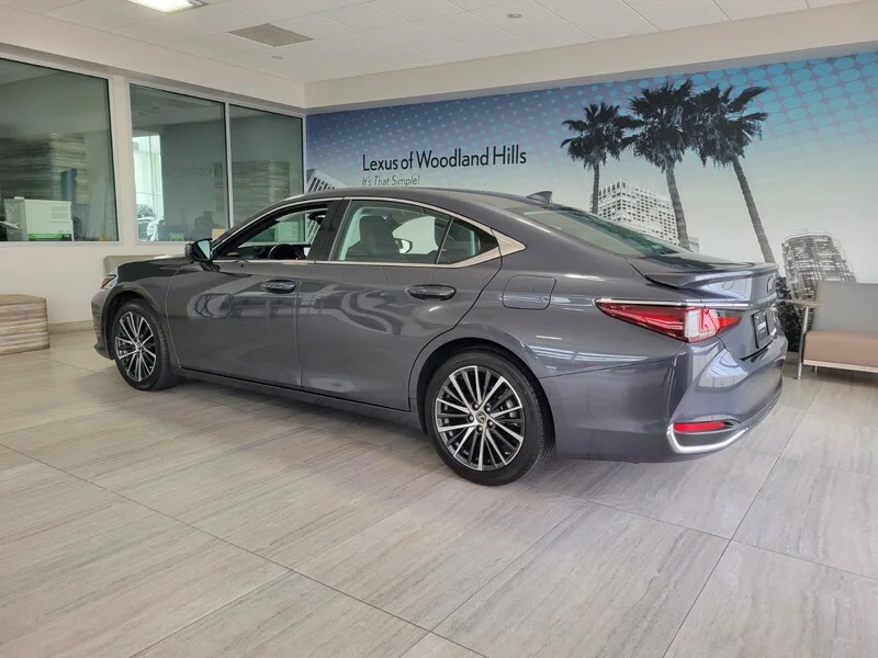 Certified Used 2025 CLOUDBURST GRAY LEXUS ES 300H FWD image 4