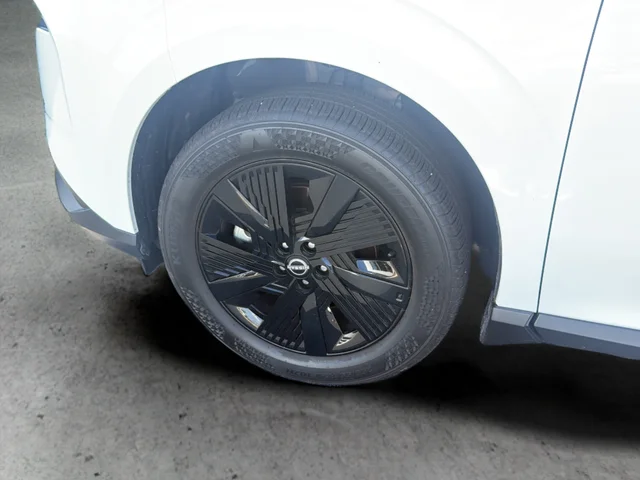 Used 2025 White Nissan SV image 28