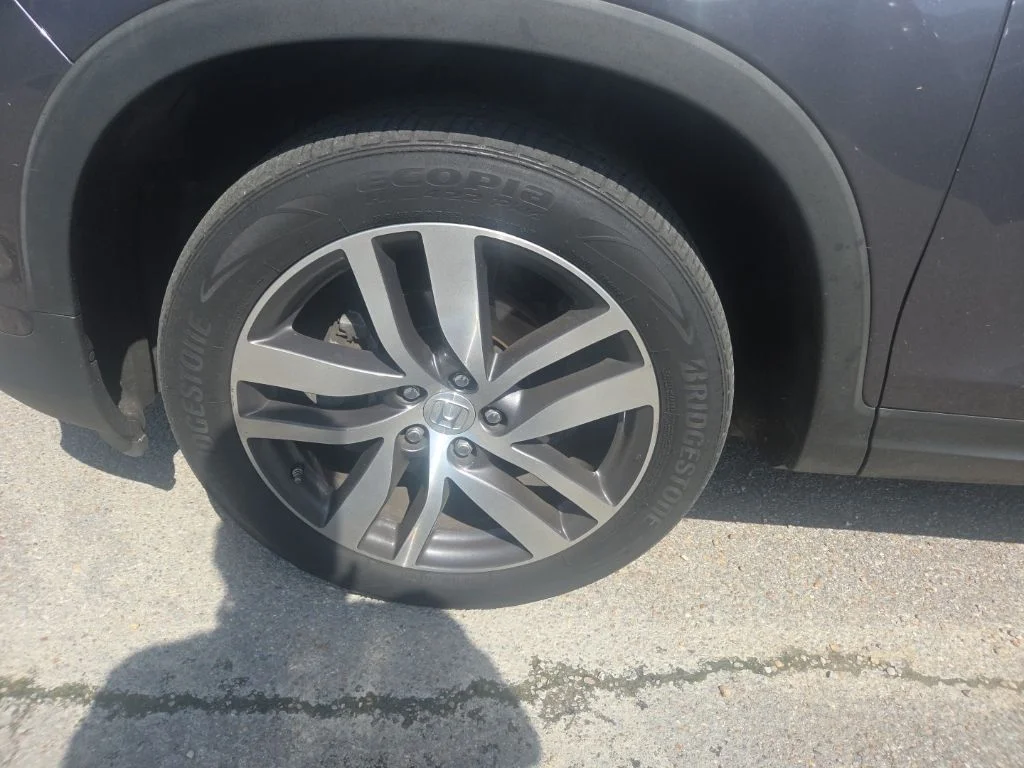 Used 2017  Honda Touring image 14