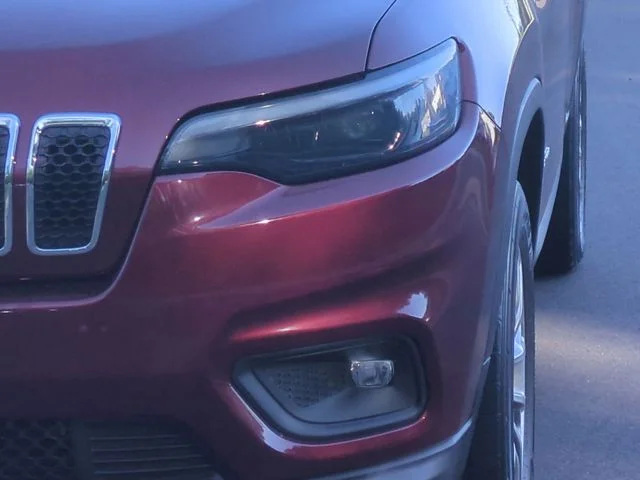Used 2021 Red Jeep Latitude Lux image 17