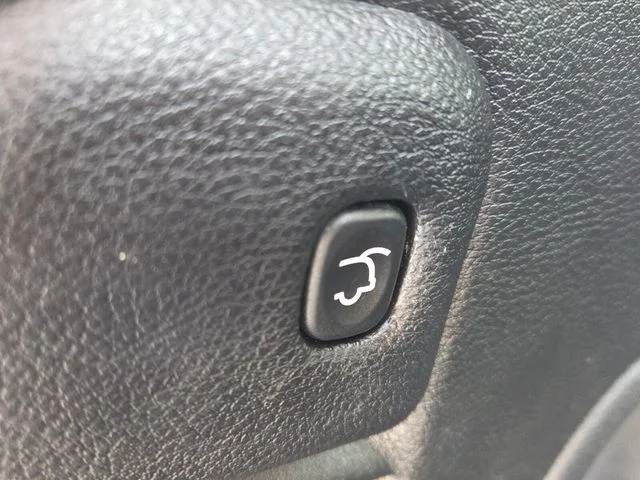Used 2022 Black Jeep Laredo E image 14