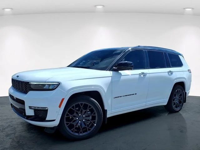 Used 2025 White Jeep Summit image 2