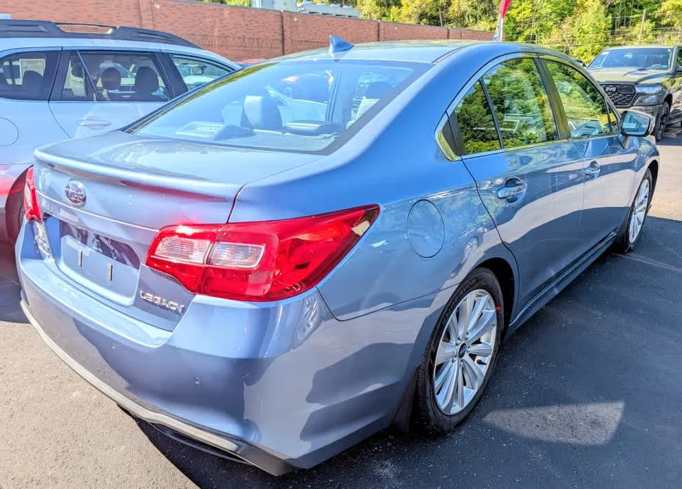 Used 2018 Heritage Blue Metallic Subaru Limited image 5