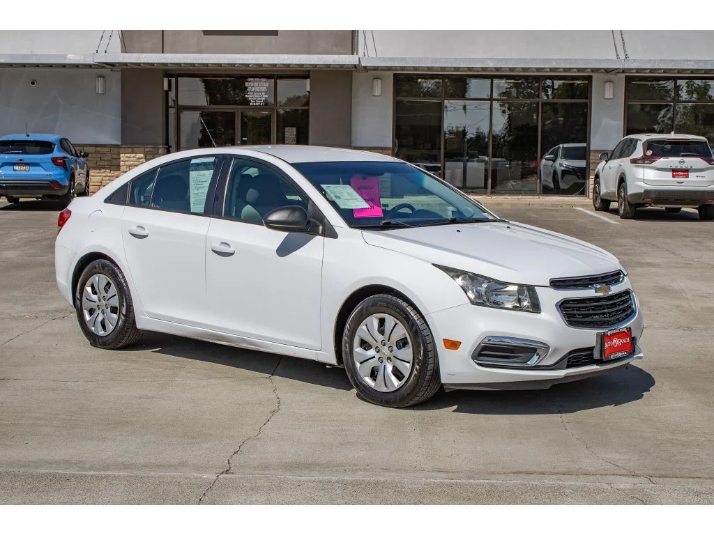 Used 2015 Summit White Chevrolet LS image 2