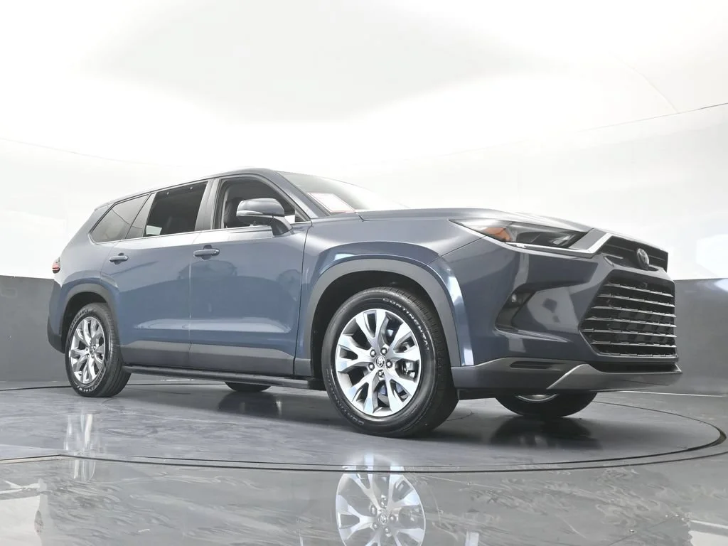 Used 2025 Cloud Toyota Limited image 70