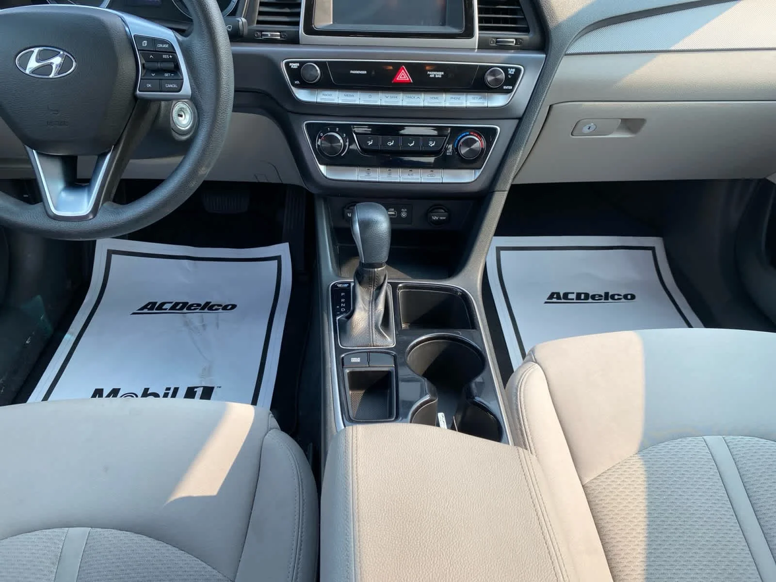 Used 2019 Scarlet Red Hyundai SE image 19